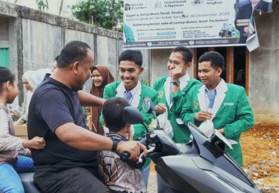 MAN 2 Mandailing Natal Berbagi Takjil, Ajak Siswa Wujudkan Kepedulian Sosial